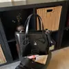 Bolso tipo cubo de moda de diseño minimalista de nicho estilo coreano transfronterizo, nuevo bolso de hombro y bandolera para mujer Primavera 2026