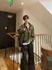 Chaqueta de Trabajo de Gamuza para Hombre en Color Marrón Maillard, Estilo Corto para Primavera y Otoño, Estilo Urbano con un Ambiente Genial, Diseño de Retazos con Cuello de Solapa