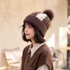 Gorro de punto cálido estilo coreano lindo gorro de punto con pompón color simple y versátil gorro de combinación gorro para mujer con letra bordada gorro para el frío