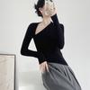 2025 Primavera Novo Design Estilo Coreano com Gola Discreta Vazada Look Emagrecedor Clavícula Gola Ombro Oblíquo Camiseta Top de Manga Comprida para Mulheres