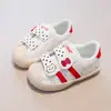 Nuevos Zapatos Casuales Infantiles Otoño/Invierno 2026 Moda Niña Pequeña Zapatos Deportivos de Dibujos Animados Estilo Coreano Elegantes Versátiles Zapatos de Entrenamiento Alemanes