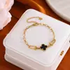 Estilo Popular Europeo y Americano Pulsera de Acero Inoxidable de Cuatro Hojas Colorido Duradero Accesorios de Joyería al por Mayor Accesorios para Principiantes Joyería de Mano para Mujer Lujo Ligero