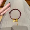 Pulsera cepillada de color melocotón, translúcida y delicada, con estética de 'old money' y estilo chino nuevo, moderna, única, versátil y que irradia elegancia - una pulsera deslumbrante