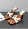 Sandalias Cuadradas Abiertas con Tiras Cruzadas Estilo Moda Europea y Americana Verano 2026 Nuevas para Mujer Estilo Pequeño Aroma Tacón Fino Tacón Alto