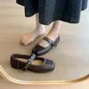 Zapatos de moda con hebilla, elevadores internos, boca poco profunda, punta cuadrada, correa única, Mary Janes, zapatos de mujer, versátiles de otoño, suela blanda, zapatos de un solo color