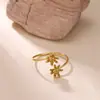 Anel de Flor Trevo de Quatro Folhas Cravejado com Zircônia Transfronteiriço, Luxo Leve, Banhado a Ouro, Personalizado, Anel Geométrico de Alta Qualidade para Mulheres, Comércio Exterior