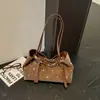 Bolso de hombro de gran capacidad con estampado de lunares texturizado estilo occidental, nuevo modelo de moda otoño 2026, simple, versátil, de alto valor