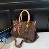 Bolso de mano de alta gama para mujer 2026 nuevo bolso de mano retro bolsa tote gran capacidad lujo ligero moda bolso de hombro único bandolera