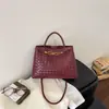 Bolsa Kelly com padrão trançado vintage transfronteiriça, bolsa de ombro e transversal casual de nicho para o dia a dia, bolsa de mão moderna elegante e versátil