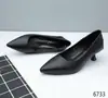 Zapatos de tacón de aguja profesionales para mujer, estilo nuevo 2026, punta fina, color negro, boca poco profunda, piel genuina, para entrevistas, oficina y uso diario.