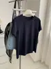 Camiseta básica versátil de gola redonda e manga curta com logo metálico para mulheres, versão coreana do verão de 2026, algodão de bambu elástico, camisa de base com ombro regular