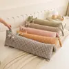 Almohada de gasa de doble capa a cuadros con forma de gato, hecha 100% de algodón, diseñada para que las mujeres la usen al dormir, como cojín de cama o sofá, o como almohada para piernas para mujeres embarazadas