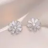 Brincos para Mulheres, Brincos de Cobre com Zircônias Micro-Cravejadas em Formato de Flor e Coração, Novo Design de Nicho, Design Simples, Joias Temperamentais e Versáteis