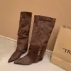 Botas de tornozelo pontudas estilo deserto, efeito emagrecedor, novas botas de montaria de cano alto femininas 2026, botas de cano alto