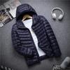 Jaqueta de Penas e Algodão Leve Nova Fora de Temporada para Homens, Gola Alta, Estilo Curto, com Capuz Fino, Tamanhos Grandes para Homens de Meia-Idade e Idosos