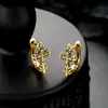 Brincos de Argola Cruzados de Zircônia Transfronteiriços para Homens, Brincos de Argola Lisos, Presilhas de Orelha de Raio, Pingentes de Orelha, Acessórios de Orelha para Mulheres, Amostra de Live do TikTok
