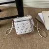 Bolsa pequena de corrente com trama de losangos feminina 2026 outono novo estilo individual elegante temperamento ins moderna de ombro único transversal pequena quadrada