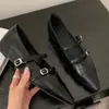 Sapatos Mary Jane aumentadores de altura em pele de ovelha estilo francês para mulheres, novos sapatos de salto baixo pontiagudos estilo coreano 2026 com fivela