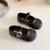 Sapatos de couro estilo Chanel para meninas, novo modelo outono 2026, sapatos de princesa brilhantes e estilosos para crianças, sapatos de bebê com sola macia