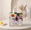 Venda Direta de Fábrica de Sacolas de Tecido Não Tecido Floridas, Bolsas de Mão com Laço, Sacolas Exclusivas para Lanches, Sacolas de Presente de Natal