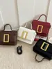Bolsa de Mão com Textura Cruzada 2026 Verão Nova Bolsa Feminina Estilo Retrô Bolsa de Ombro Decoração com Cinto de Couro Bolsa Transversal