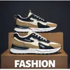 Liquidación de tallas agotadas y rebajadas de zapatillas deportivas de cuero suave para hombre. Estos zapatos casuales y versátiles cuentan con una suela suave, parte superior de piel y están diseñados para ser antideslizantes, resistentes al desgaste e impermeables.