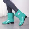 Calçados aquáticos de cano médio para mulheres, com forro de algodão adicionado para aquecimento, galochas curtas, botas de trabalho de cozinha de corte baixo, galochas antiderrapantes, botas aquáticas para adultos