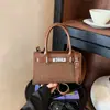 La popular bolsa pequeña de un solo hombro con textura de alta calidad de este año para mujer, nuevo estilo 2026, bolso cuadrado pequeño moderno, bolso cruzado de moda