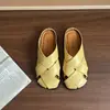 Pantuflas de fondo plano tejidas diseño slip-on puntera cerrada medias pantuflas para mujer verano uso exterior 2026 falda con sentido con romano retro