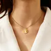 Collar de acero de titanio retro con personalidad europea y americana, diseño de nicho con sentido de girasol, collar de acero inoxidable que combina con todo, pulsera para mujer al por mayor