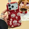 Capa para Celular Apple 17Pro 16Proma X Cola Macia 13P Couro Sintético 12Pro Desenho Animado com Etiqueta de Coração de Corvo