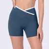 Pantalones de yoga de cintura en V europeos y americanos, shorts deportivos cortos de secado rápido para mujer con efecto melocotón en los glúteos, shorts de fitness de cintura alta para levantar glúteos para el verano