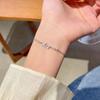 Pulsera de perlas de circonita súper brillante plateada para niñas, pulsera versátil de nicho de lujo ligero de alta gama, temperamento, joyería de mano superventas