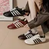 Outono de 2026 Novo Estilo ins Versátil Sapatos Brancos Femininos Salto Baixo Tênis de Skate Estudante Sapatos Casuais Sapatos Femininos ZS98