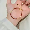 Novo Bracelete de Ágata Vermelha Natural Estilo Chinês Costurado com Ouro para Mulheres Design Normcore de Nicho Versátil do Ano Animal Exquisito