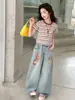 Conjunto de Niña Verano 2026 Nuevo Estilo Camiseta Rayada de Manga Corta para Niños Conjunto Estilo Coreano Pantalones de Mezclilla para Niños Grandes Conjunto de Dos Piezas