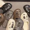 Zuecos cerrados para mujer para uso en casa, pantuflas de verano antideslizantes para baño, de suela suave, ligeros, se pueden usar afuera, pantuflas para hombre
