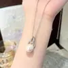 Nuevo Collar de Perlas Torre de Nieve Llamativo Chino Trabajo Pesado Francés Lujo Ligero Nicho Lleno de Estrellas Cadena para Clavícula Colgante de Perla Swarovski
