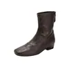 Botas Afuniladoras Aumentadoras de Altura Interna Outono/Inverno 2026 Botas Femininas Quentes Retrô Francesas Bico Quadrado Elegantes Botas Curtas Estilo Quente Salto Grosso