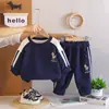 2026 Novo Conjunto de Moletom Bordado Gola Redonda para Meninos Outono Conjunto de Duas Peças Tendência Roupa Esportiva para Bebês Roupa Infantil Atacado