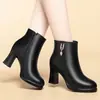 Botines elegantes de punta redonda, tacón grueso negro, perfectos para otoño e invierno, añadiendo altura y estilo, botas de moda para mujeres petite, con cremallera lateral
