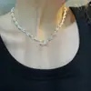 Colar Geométrico Minimalista Vazado para Mulheres, Corrente para Clavícula Coração com Acabamento Pesado da Moda Vintage, Corrente para Suéter com Design de Nicho Estilo Ins