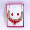 Conjunto de colar e brincos de metal com diamantes brilhantes em formato de gota d'água, com temperamento europeu e americano transfronteiriço, moda exagerada, conjunto para noiva de casamento