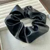 Diadema de Cuero PU Minimalista de Estilo Francés de Alta Gama para Coleta Baja en la Parte Posterior de la Cabeza, Scrunchie Plisado Versátil para Mujeres