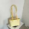 Otoño 2026 Nuevo Estilo Coreano Simple Bolso de Gran Capacidad Alta Apariencia Bolso de Hombro Único Bolso de Mano de Moda para el Trabajo y el Trayecto