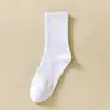 Meias Masculinas Cano Médio Esportivas Preto e Branco Meias de Verão para Meninos Finas Sem Algodão Par Estilo Normcore Meias