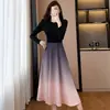 Deslumbrante e único vestido longo de manga comprida em linha A com gradiente preto no estilo Chanel, adequado para primavera e outono, roupas femininas plus size para senhoras plus size