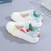 Zapatos Blancos para Mujer 2026 Otoño Nuevo Estilo Estudiante Deportivos Casuales Más Vendidos Versátiles Modernos Suela Gruesa Zapatos de Plataforma DY016