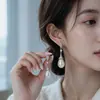 Pendientes franceses huecos de plata 925 estilo nuevo personalizados con diamantes, pendientes vintage de lujo ligero de mariposa nicho personalizados con perlas para mujer