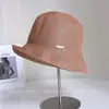 Sombrero de Pescador Pequeño de Alta Calidad Estilo Japonés, Simple y Elegante, con Etiqueta Pequeña para Mujer, Nuevo Estilo de Verano, Elegante Sombrero de Cubo Tejido a Crochet, Sombrero de Paja con Protección Solar